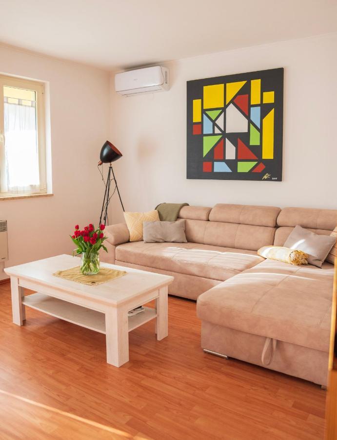 Apartment Laetitia Kaštelir Zewnętrze zdjęcie