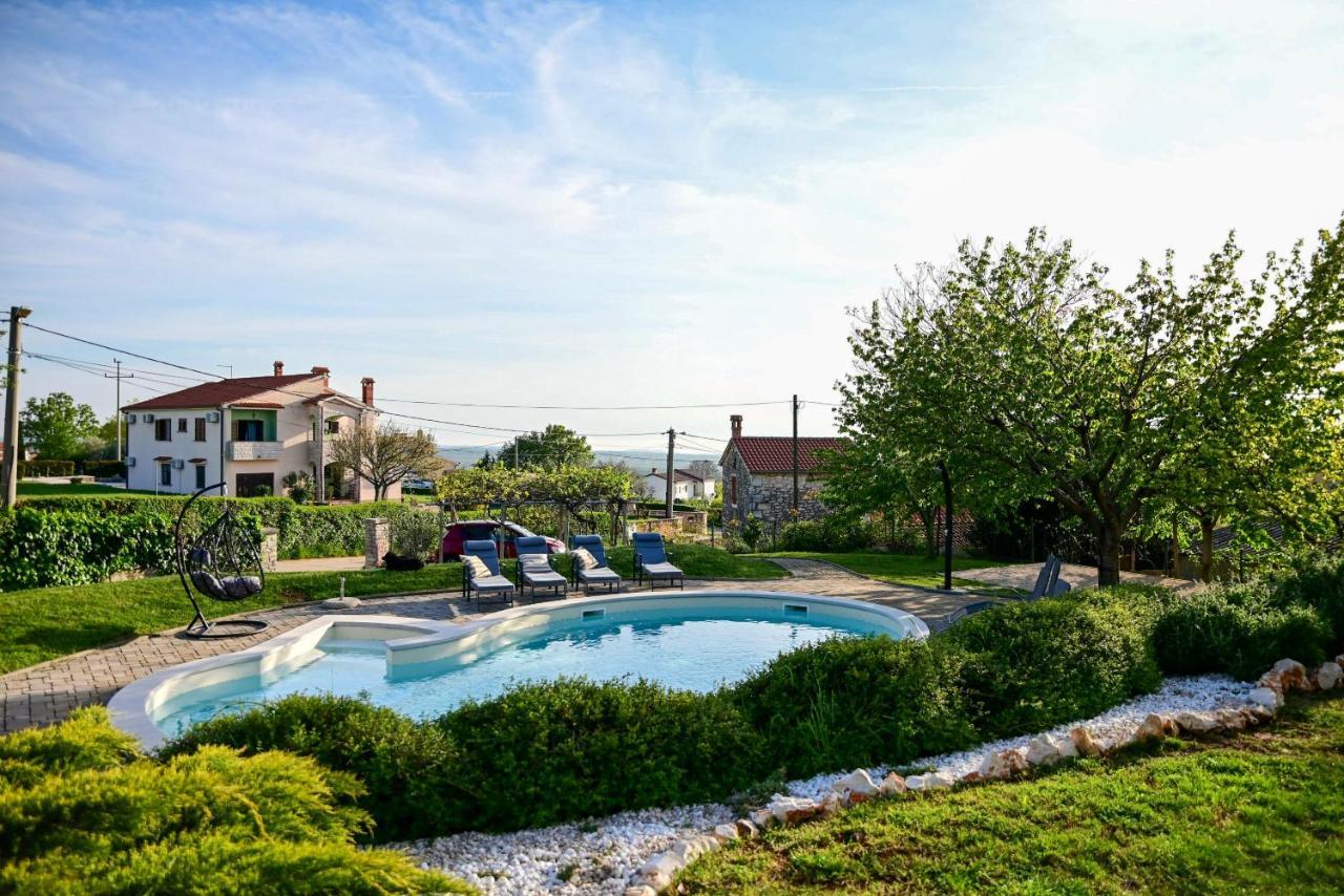Apartment Laetitia Kaštelir Zewnętrze zdjęcie