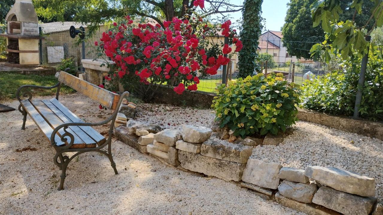Apartment Laetitia Kaštelir Zewnętrze zdjęcie